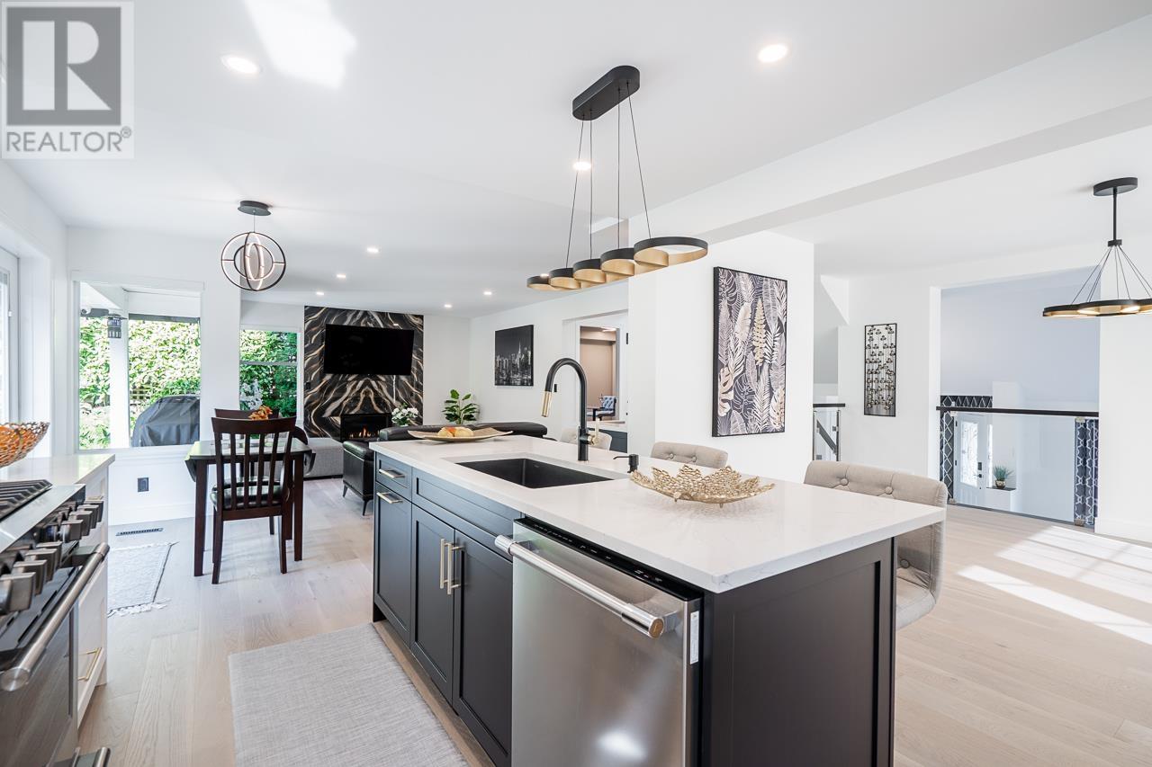 Photo 10 of 2637 Sandstone Crescent, Coquitlam BC