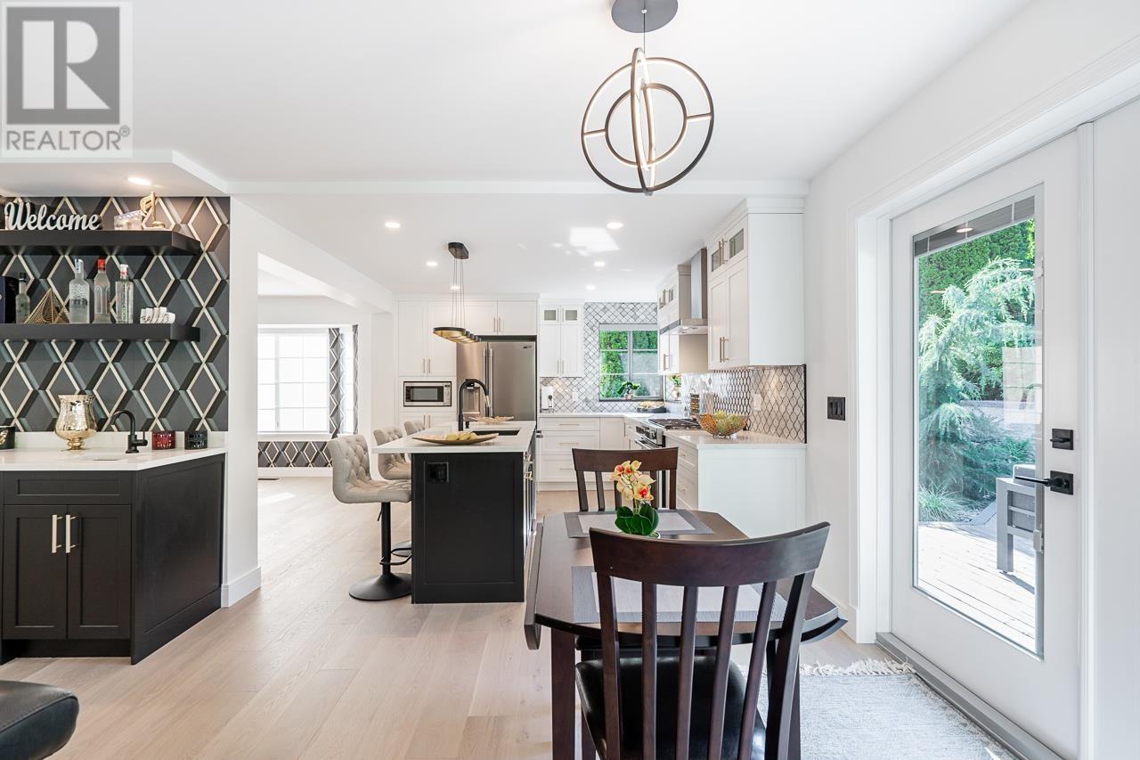 Photo 3 of 2637 Sandstone Crescent, Coquitlam BC