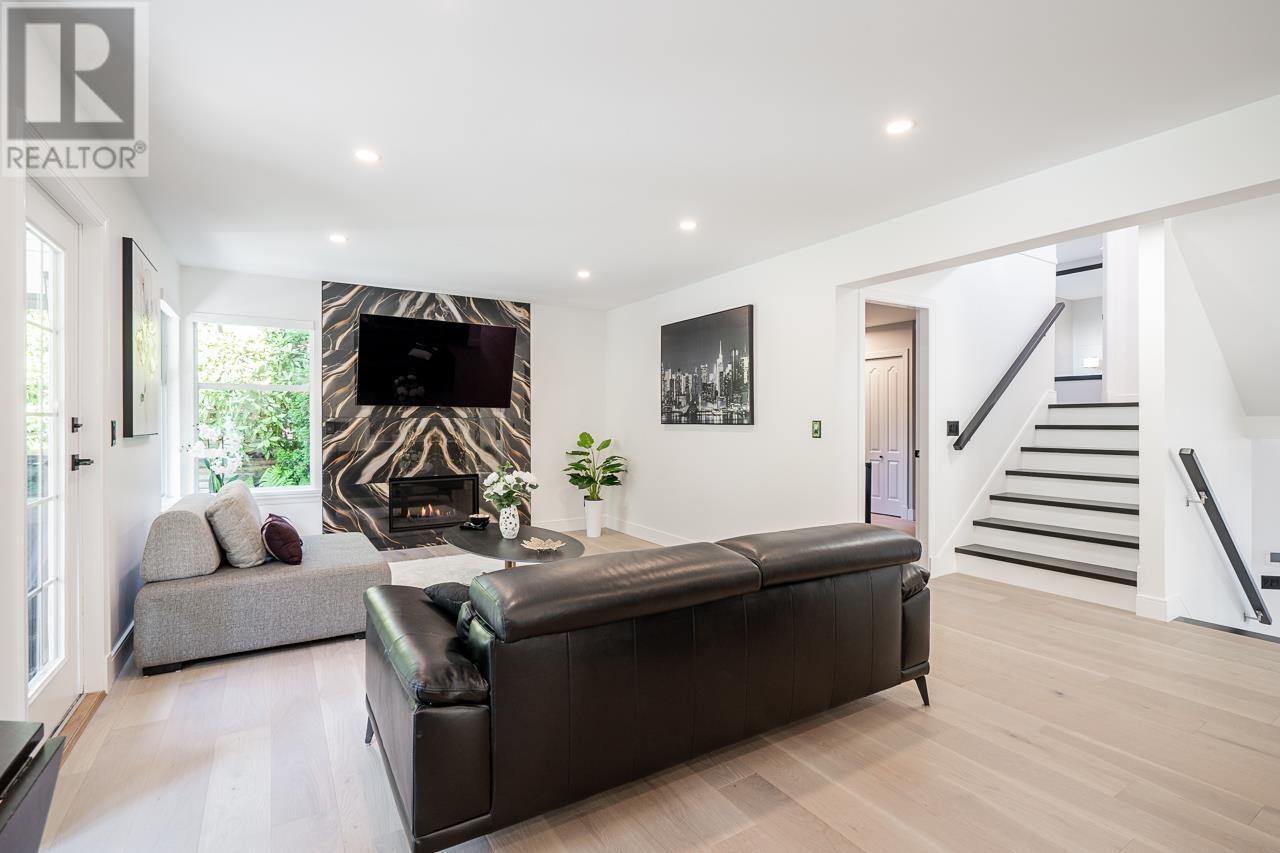 Photo 7 of 2637 Sandstone Crescent, Coquitlam BC