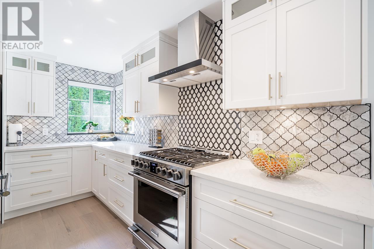Photo 9 of 2637 Sandstone Crescent, Coquitlam BC