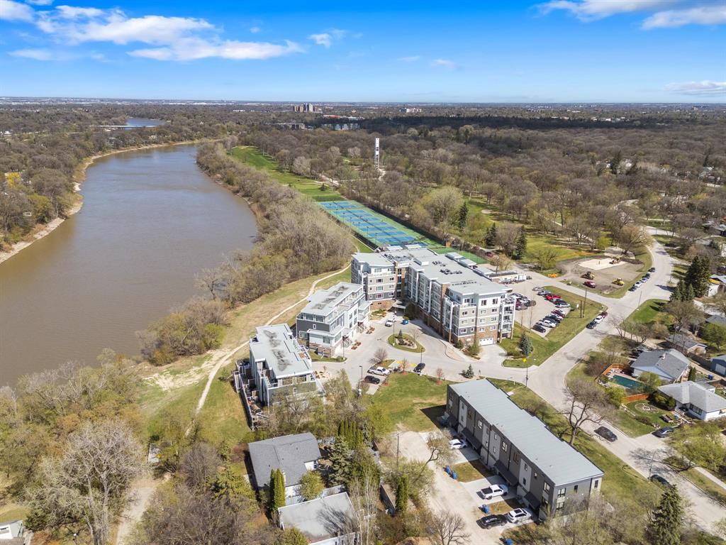 Photo 9 of 3 759 North Drive, Winnipeg MB