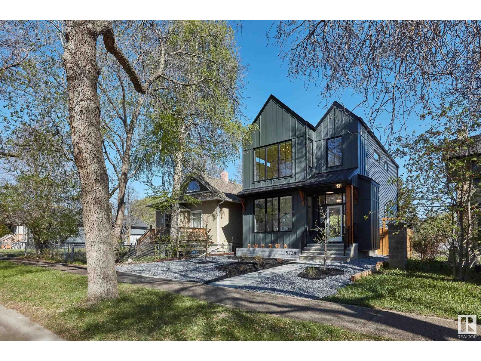 9754 75 AV NW, Edmonton