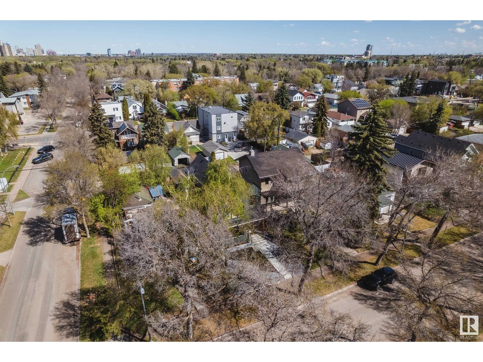9754 75 AV NW, Edmonton