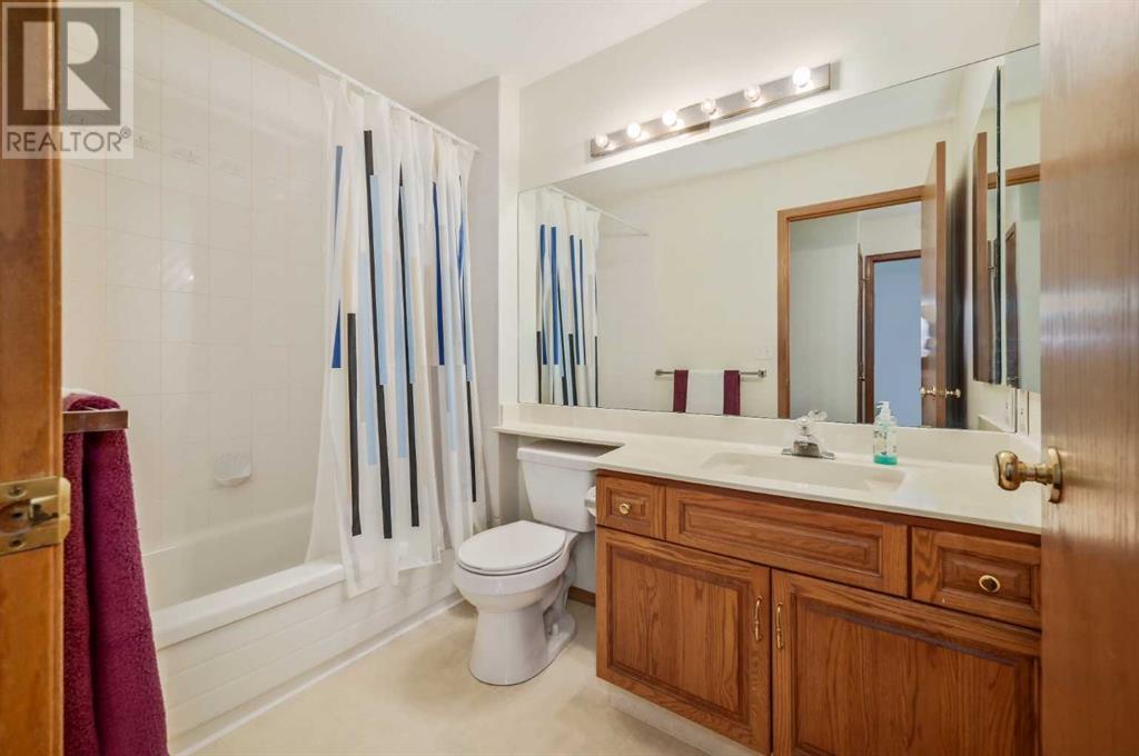 Single Family House 4 Level for Sale in  Woodford Court Woodbine Calgary 