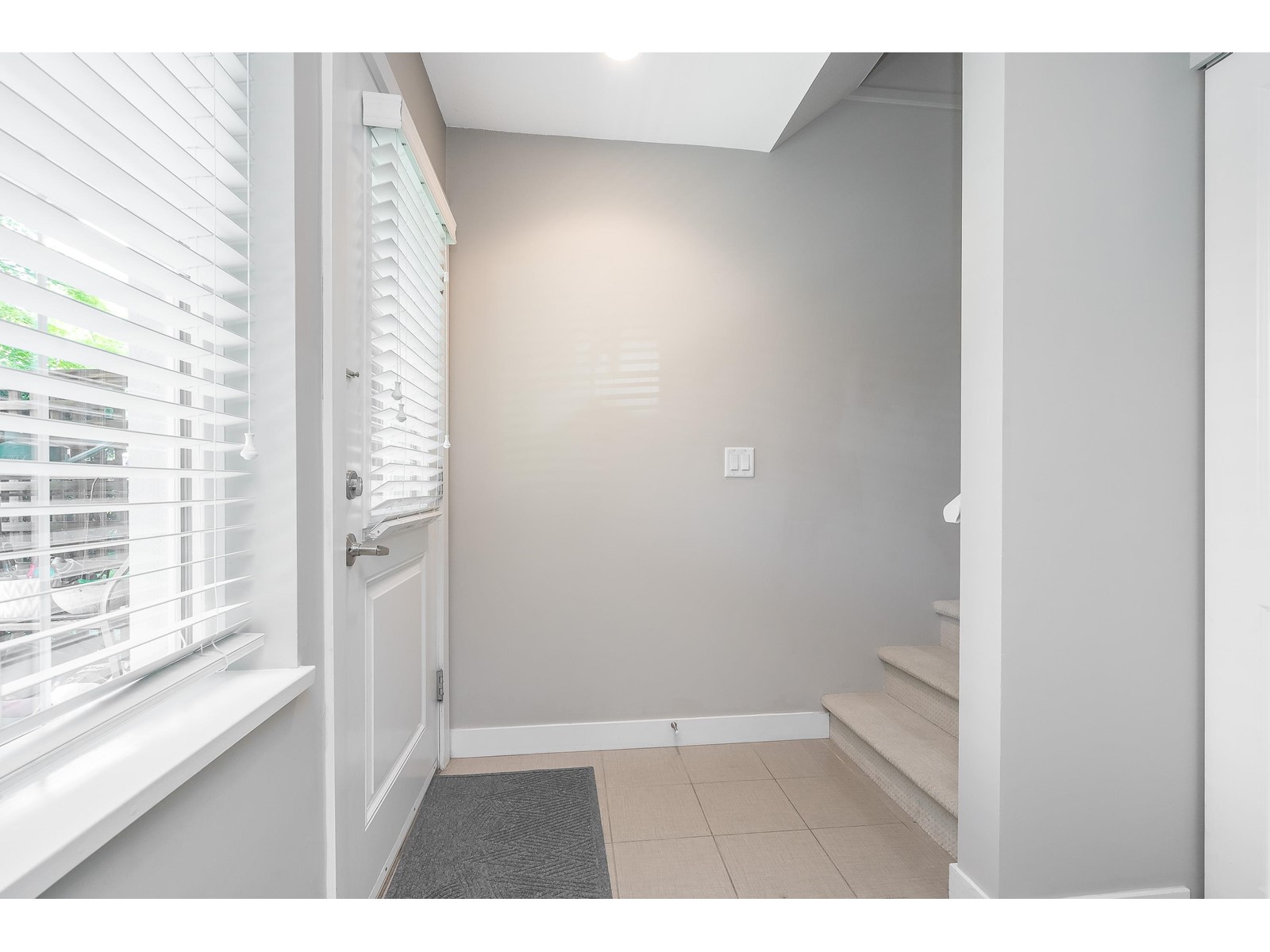 Photo 5 of 6 18211 70 Avenue, Surrey BC