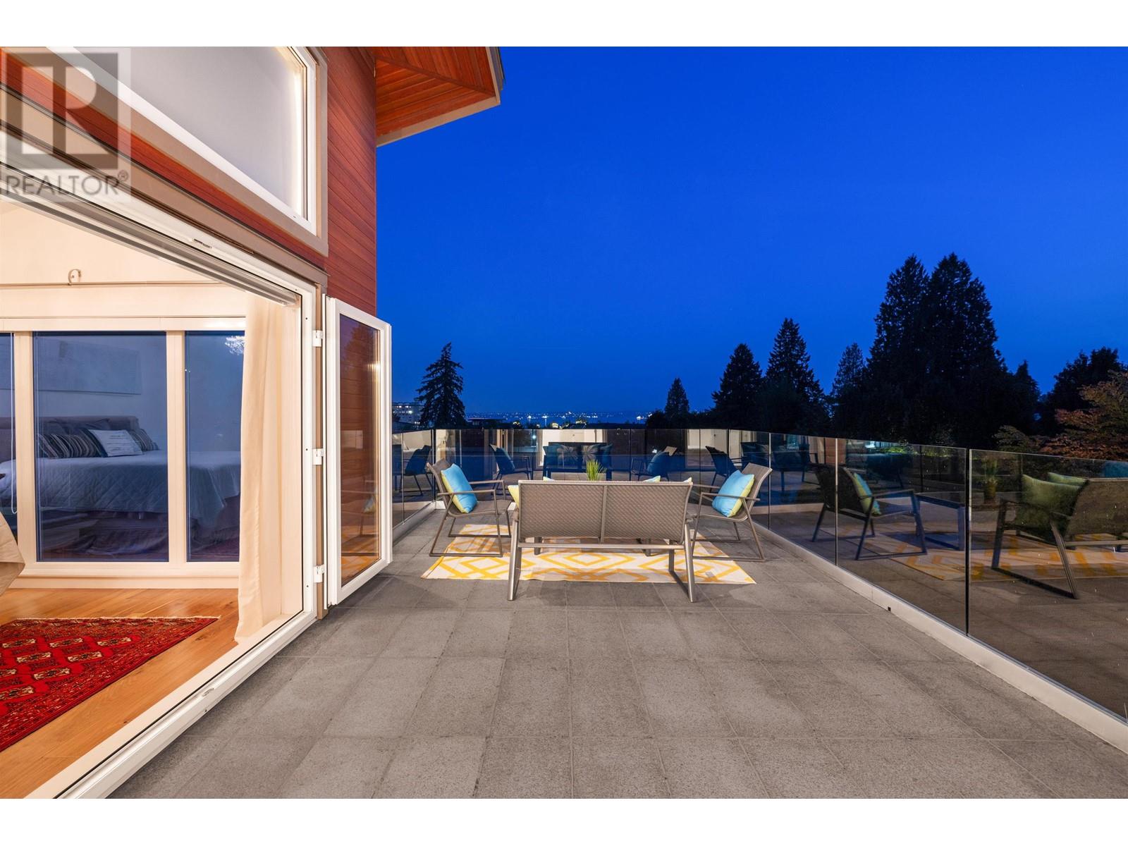 2449 KINGS AVENUE, West Vancouver