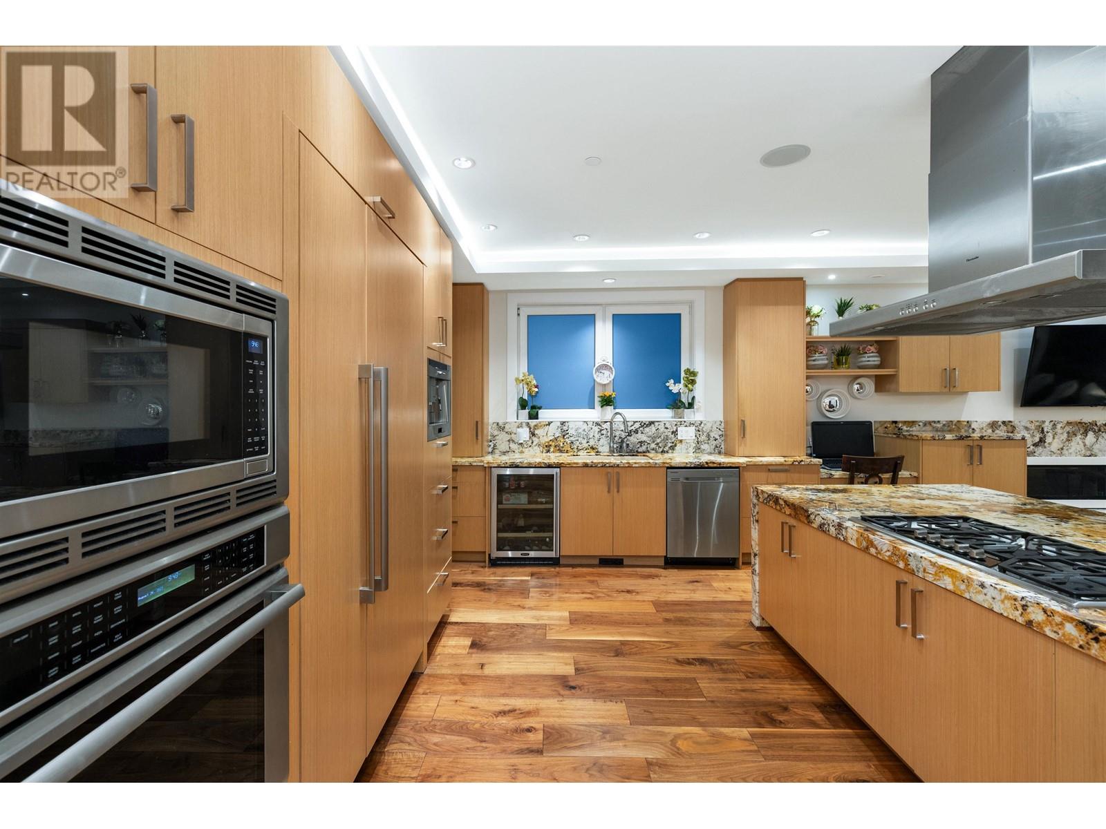 2449 KINGS AVENUE, West Vancouver