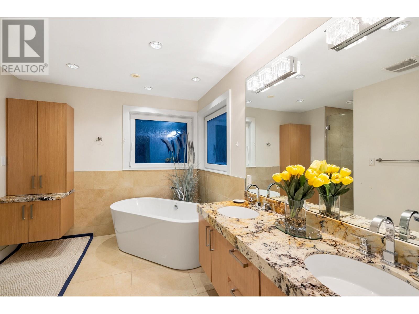 2449 KINGS AVENUE, West Vancouver
