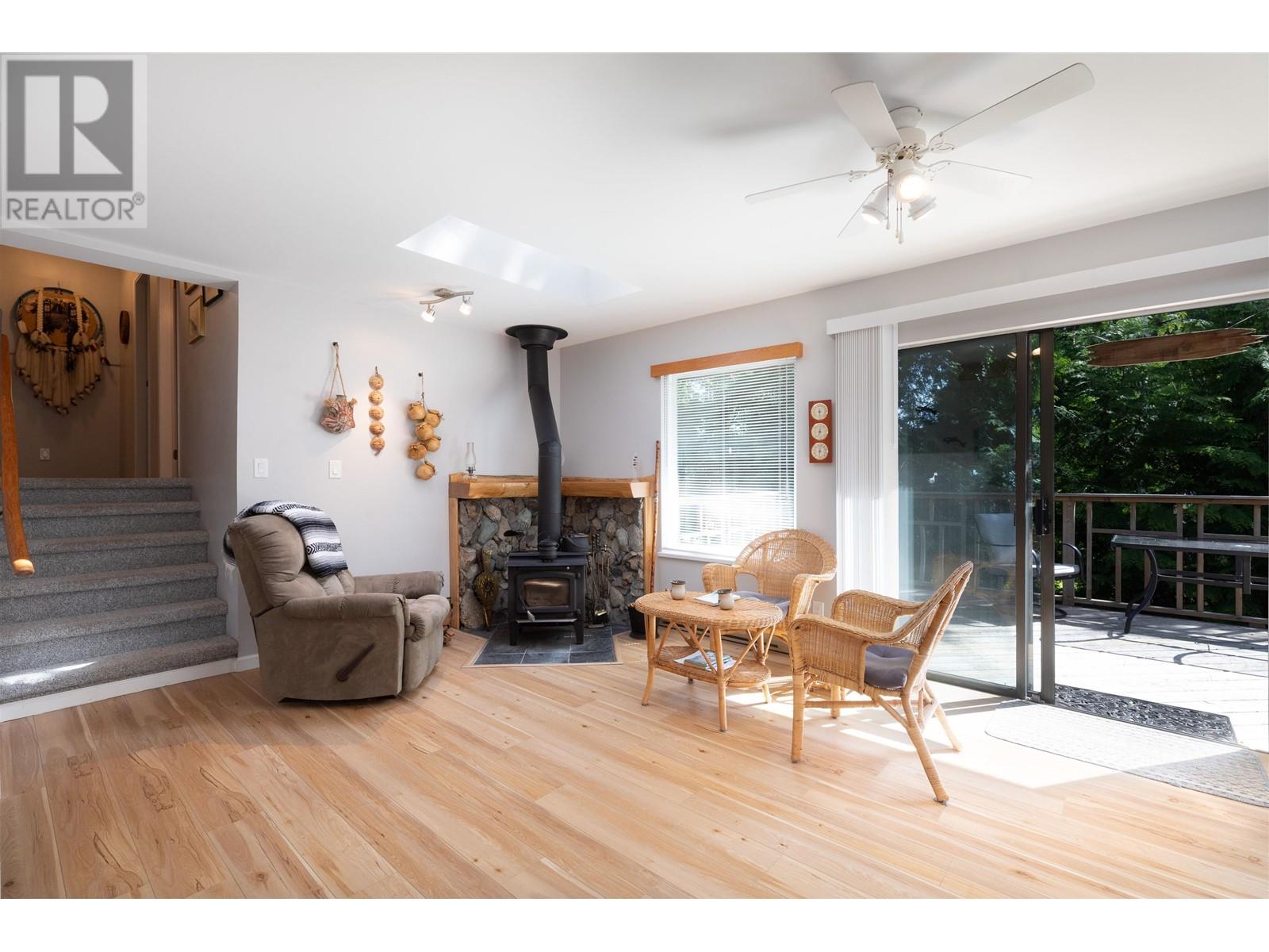 350 OAK AVENUE, Keats Island