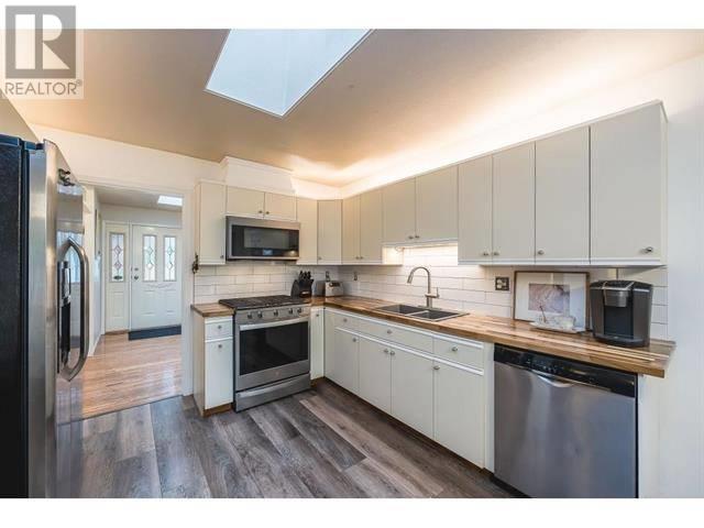 21108 DEWDNEY TRUNK RD, Maple Ridge