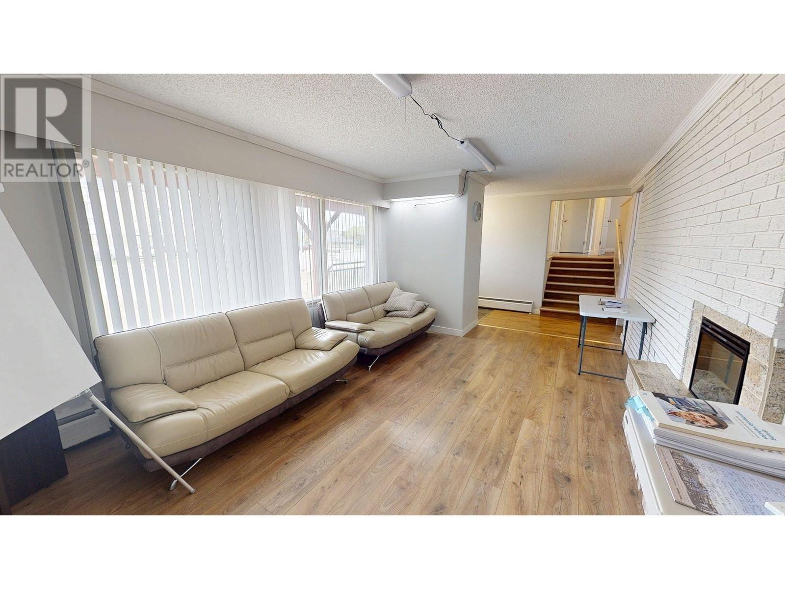 Photo 4 of 8903 100 Avenue, Fort St John BC