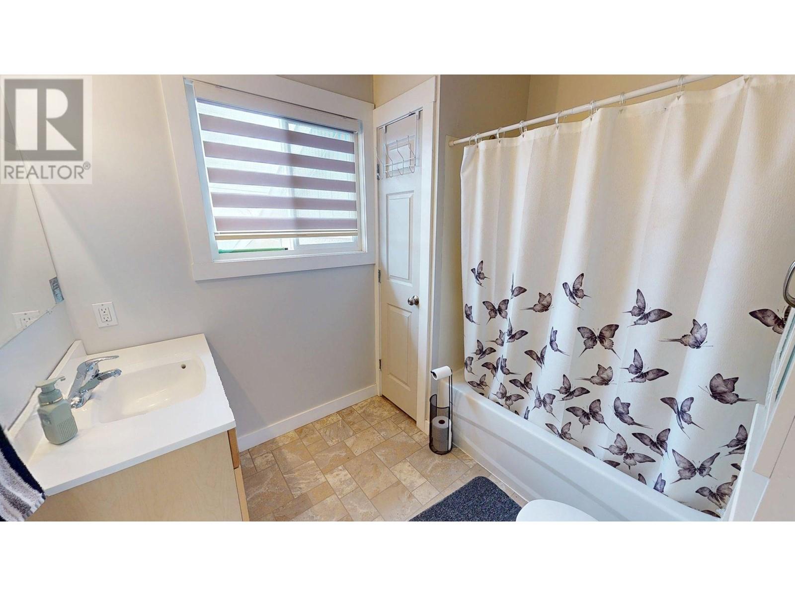 Photo 17 of 8903 100 Avenue, Fort St John BC
