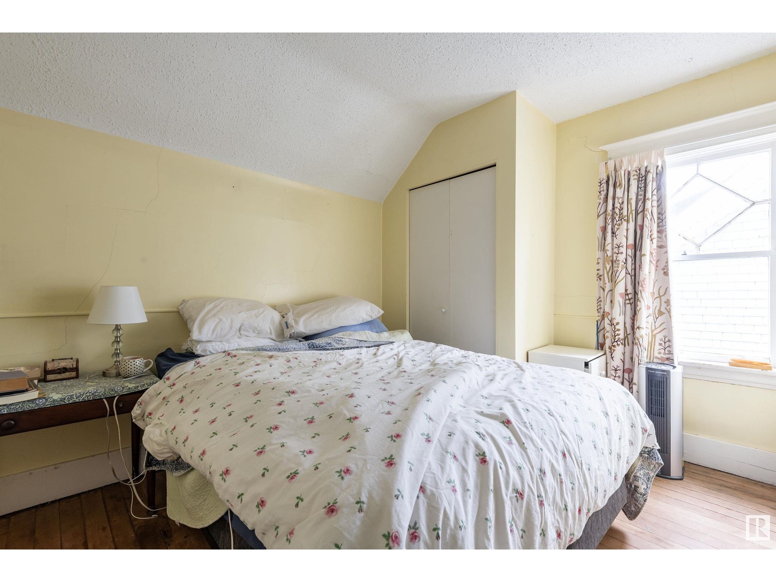 9924 87 AV NW, Edmonton