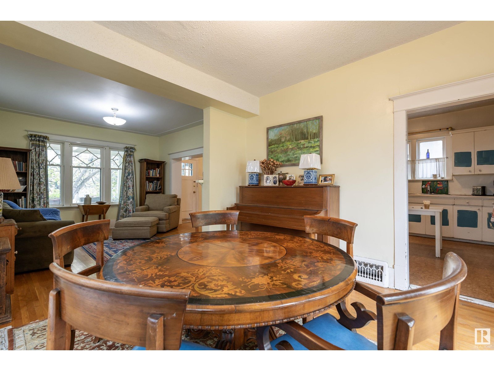 9924 87 AV NW, Edmonton