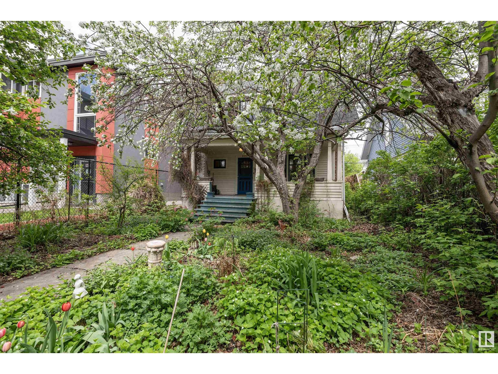 9924 87 AV NW, Edmonton