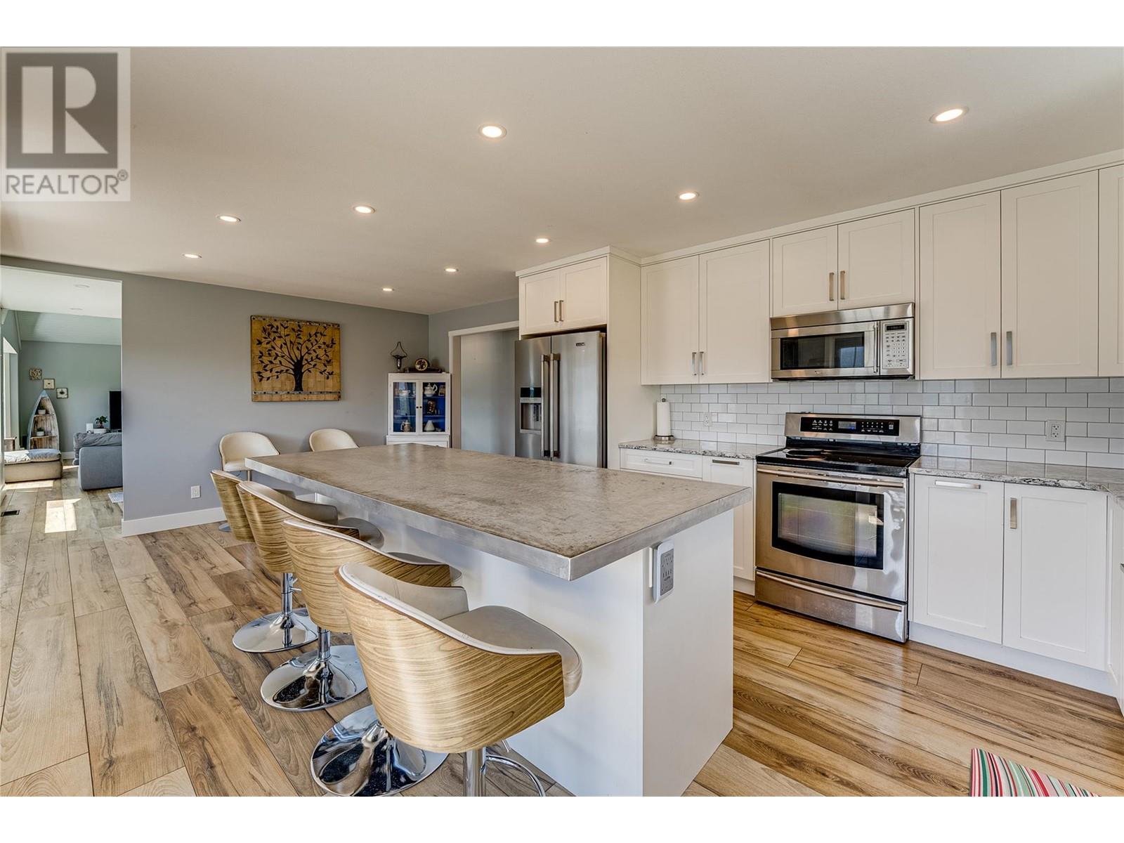 9090 College Drive, Coldstream
