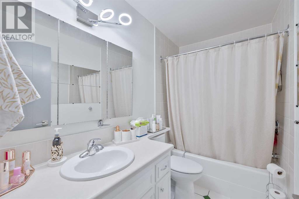Single Family House 4 Level for Sale in  Whiteside Crescent NE Whitehorn Calgary 