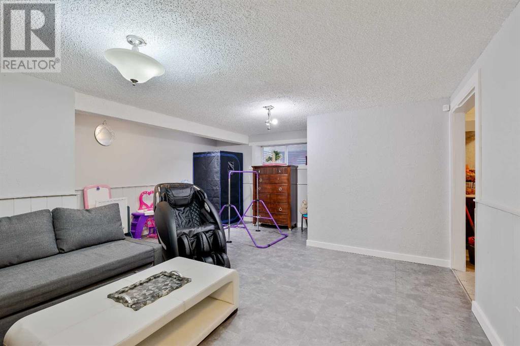 Single Family House 4 Level for Sale in  Whiteside Crescent NE Whitehorn Calgary 