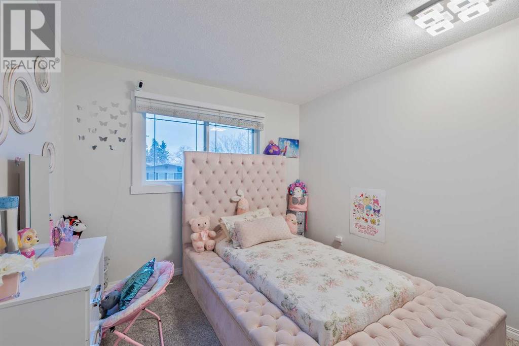 Single Family House 4 Level for Sale in  Whiteside Crescent NE Whitehorn Calgary 