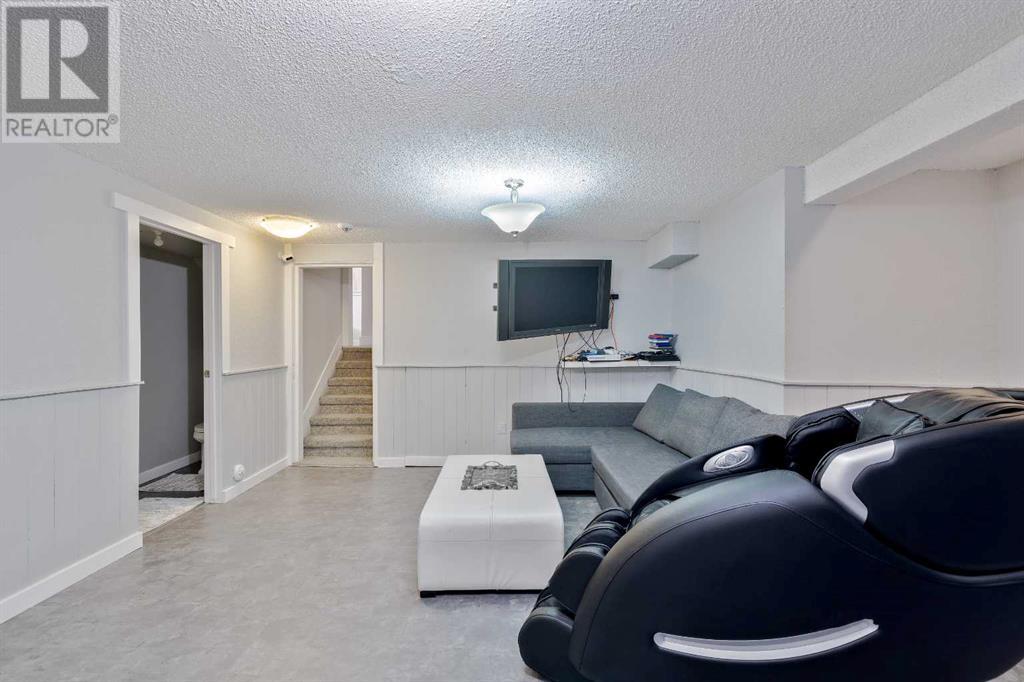 Single Family House 4 Level for Sale in  Whiteside Crescent NE Whitehorn Calgary 