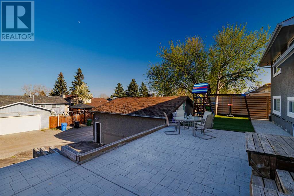 Single Family House 4 Level for Sale in  Whiteside Crescent NE Whitehorn Calgary 