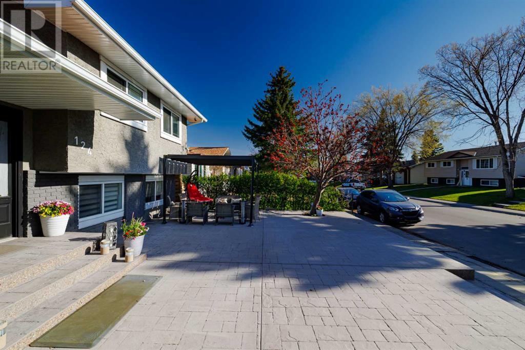 Single Family House 4 Level for Sale in  Whiteside Crescent NE Whitehorn Calgary 