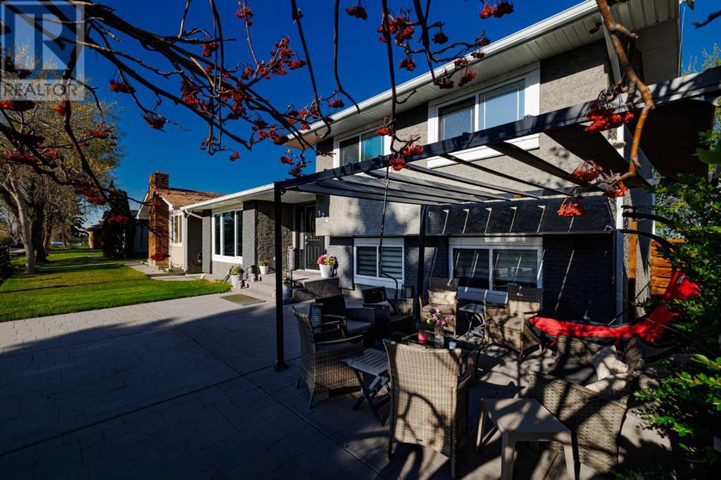 Single Family House 4 Level for Sale in  Whiteside Crescent NE Whitehorn Calgary 