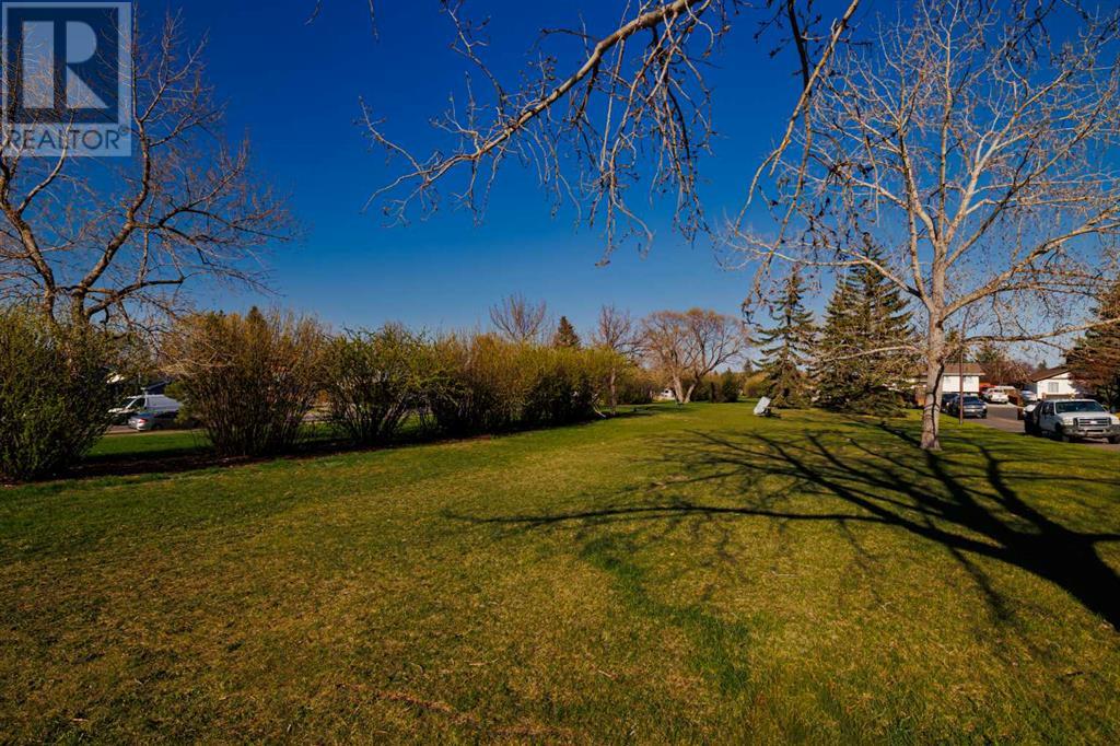 Single Family House 4 Level for Sale in  Whiteside Crescent NE Whitehorn Calgary 