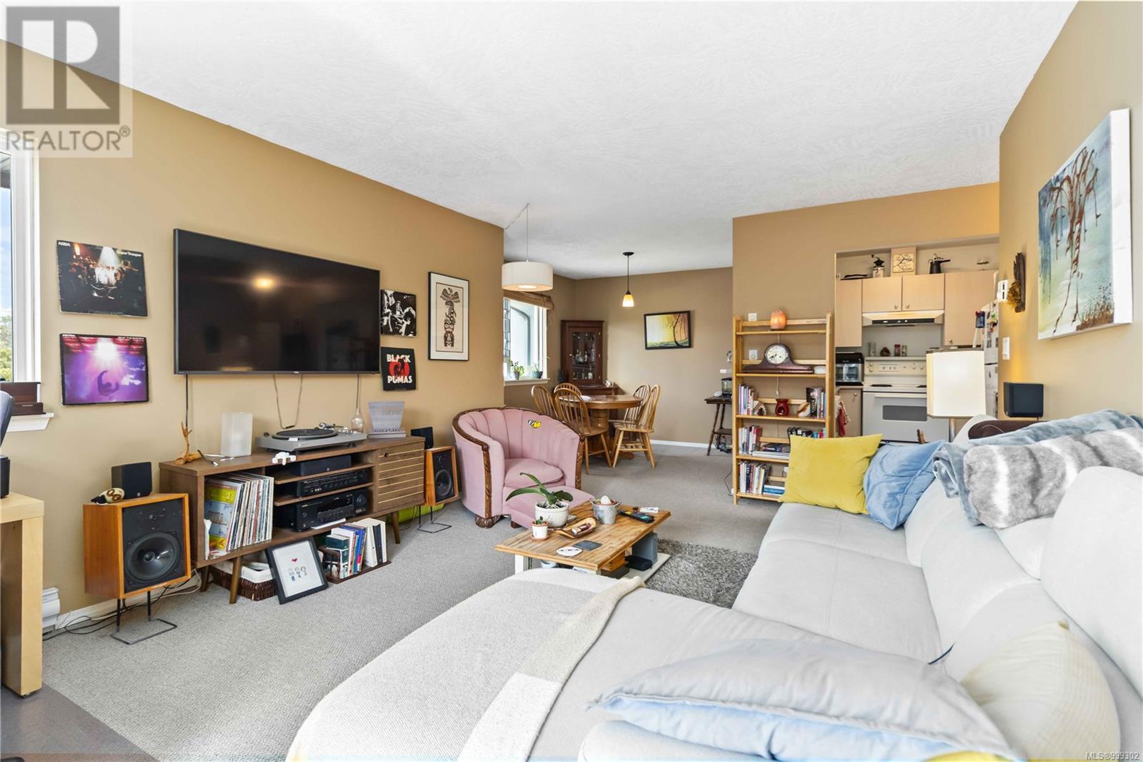 402 2880 Quadra St, Victoria