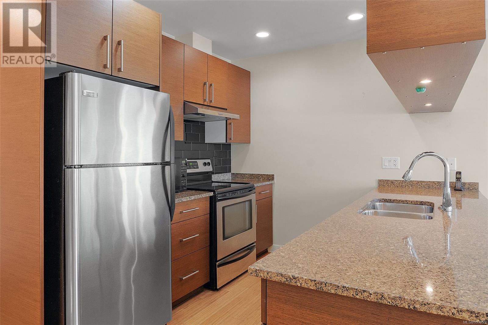 304 4394 West Saanich Rd, Saanich