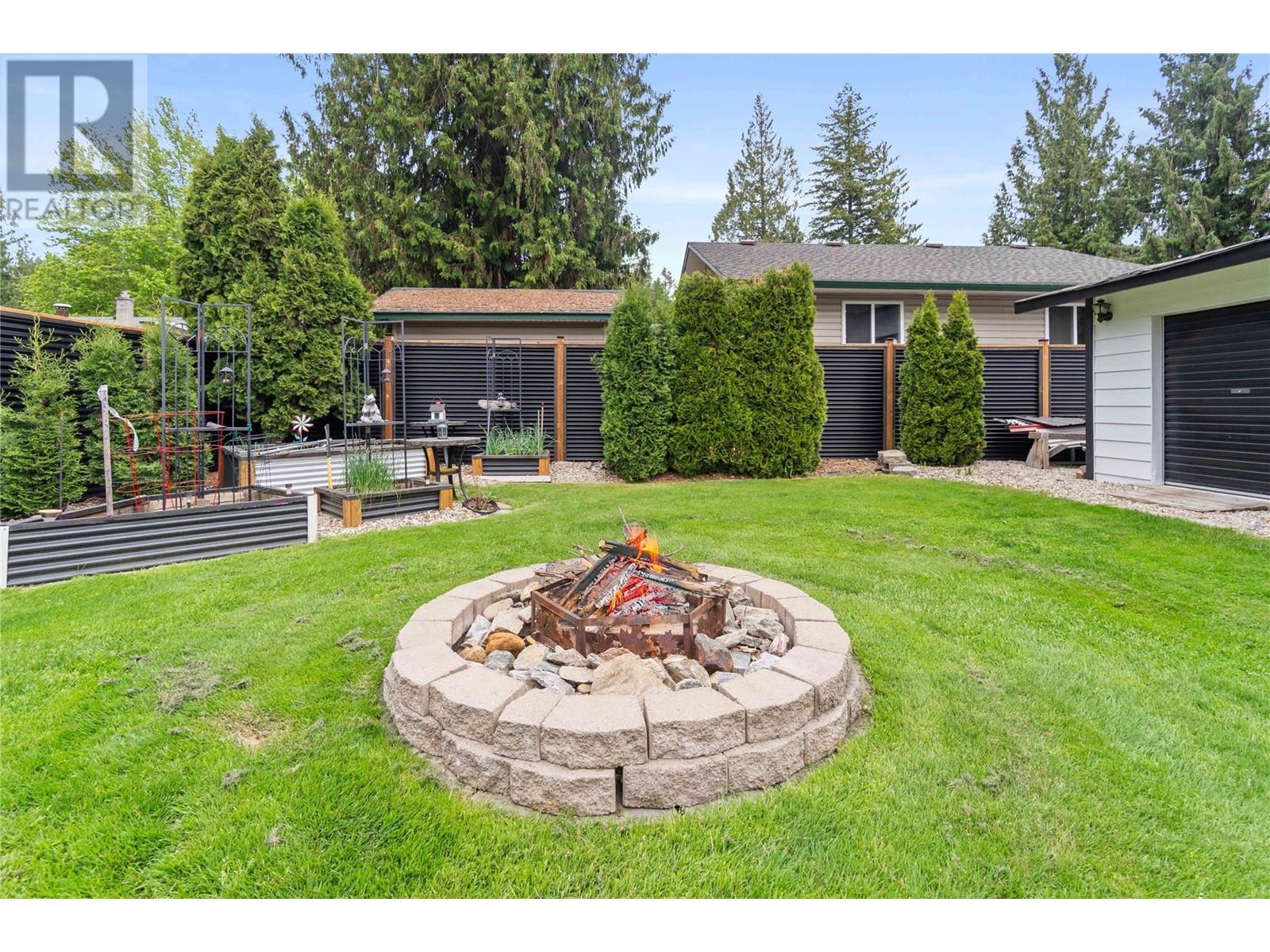 1002 Larch Avenue, Sicamous