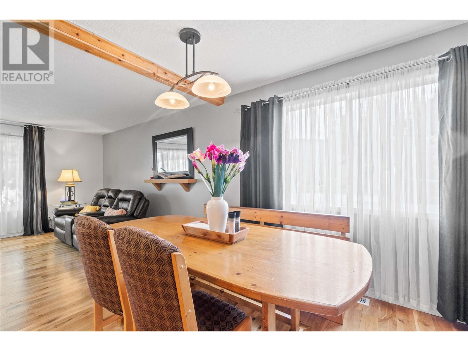 1002 Larch Avenue, Sicamous