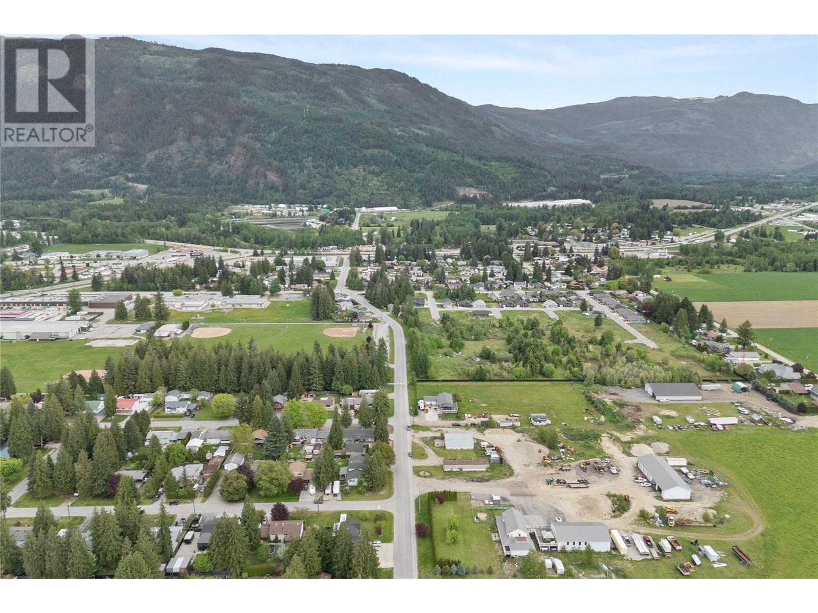 1002 Larch Avenue, Sicamous