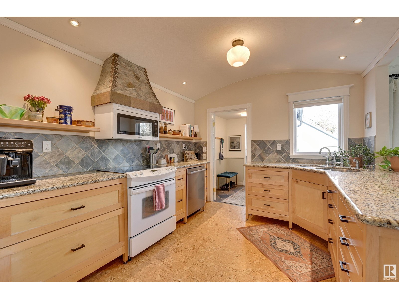 7009 105A ST NW, Edmonton