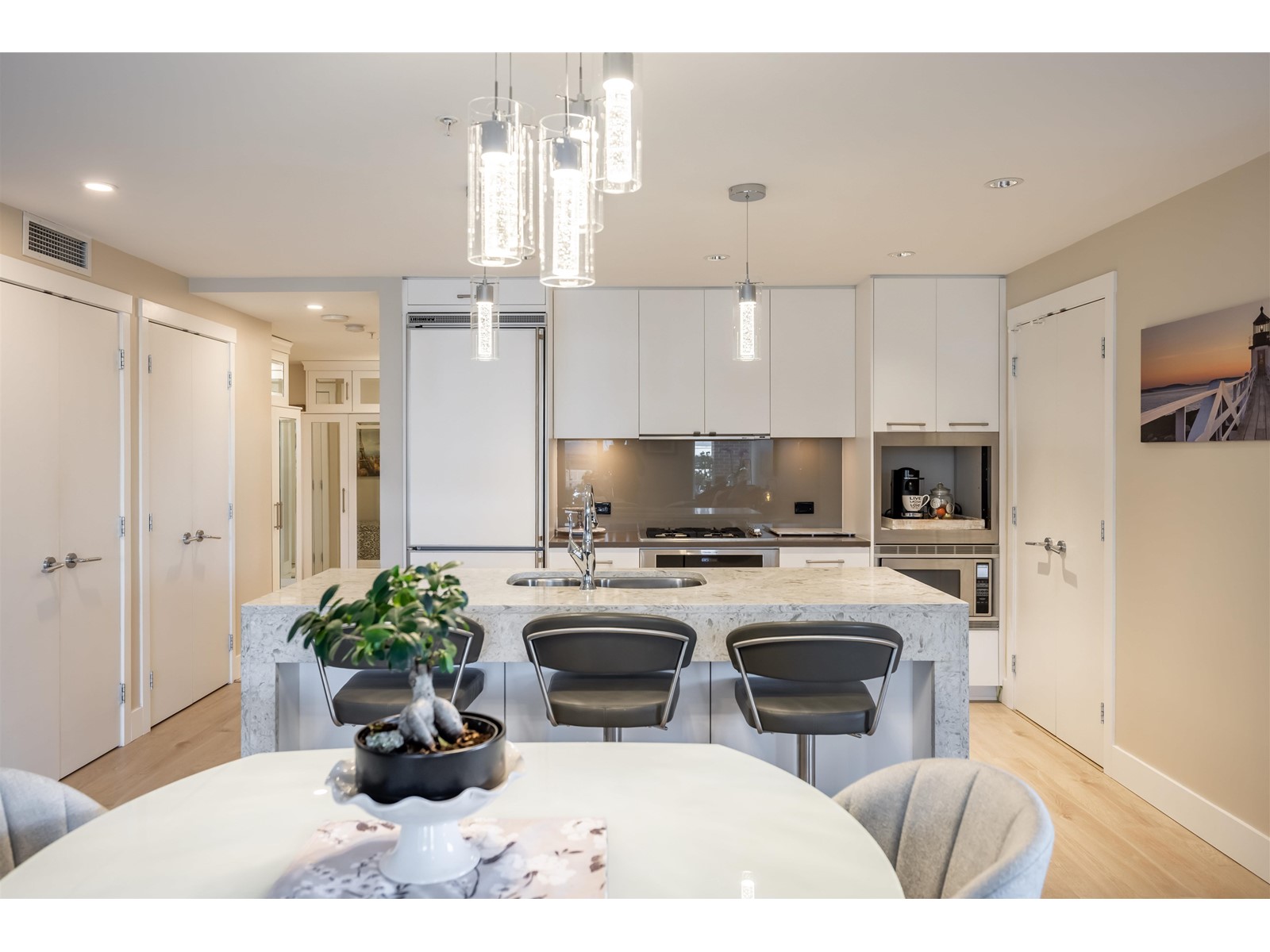 204 15152 RUSSELL AVENUE, White Rock