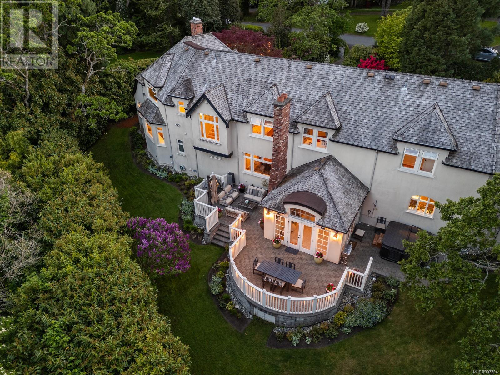 Photo 4 of 3525 Upper Terrace Rd, Oak Bay BC