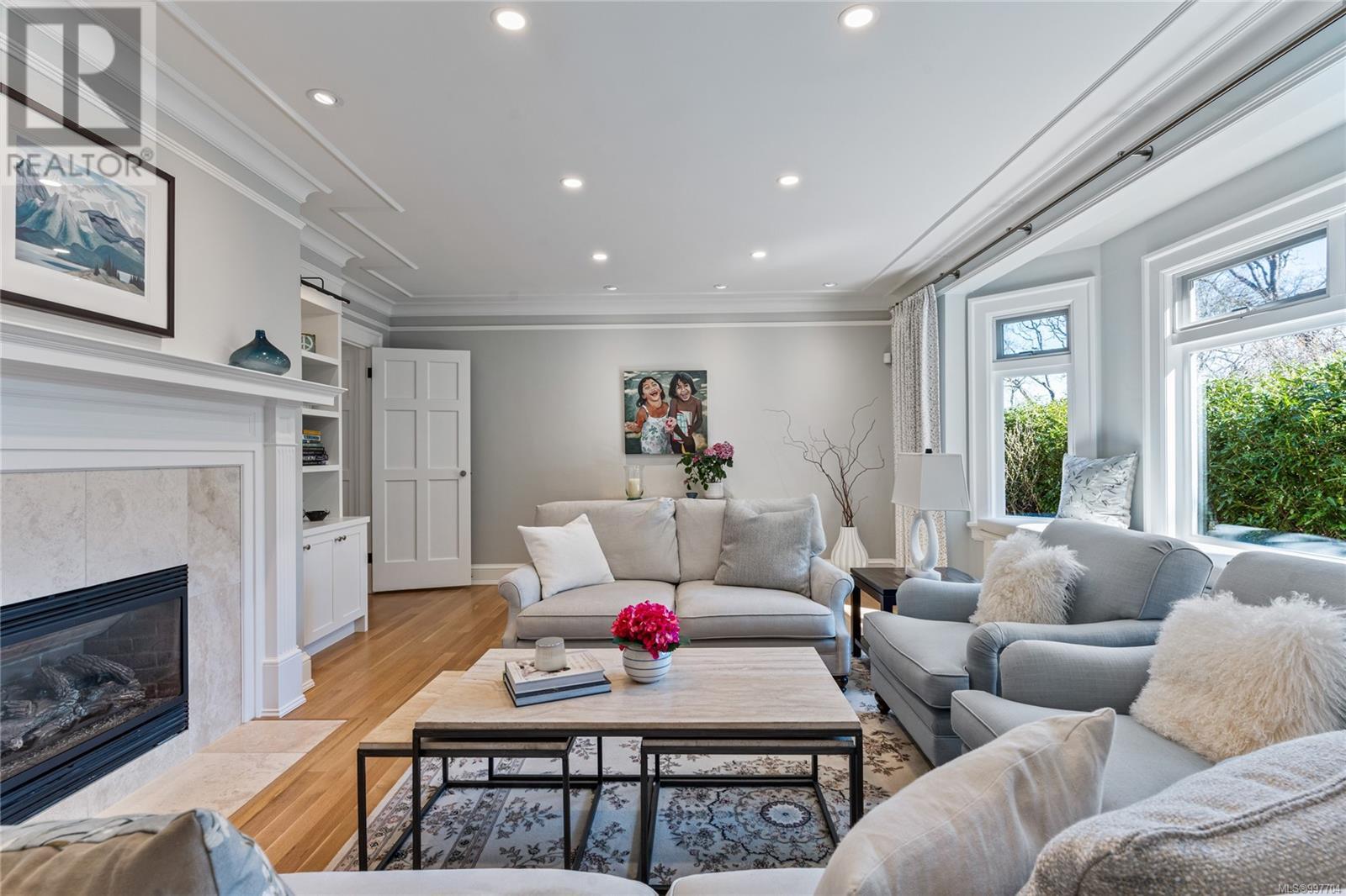 Photo 15 of 3525 Upper Terrace Rd, Oak Bay BC