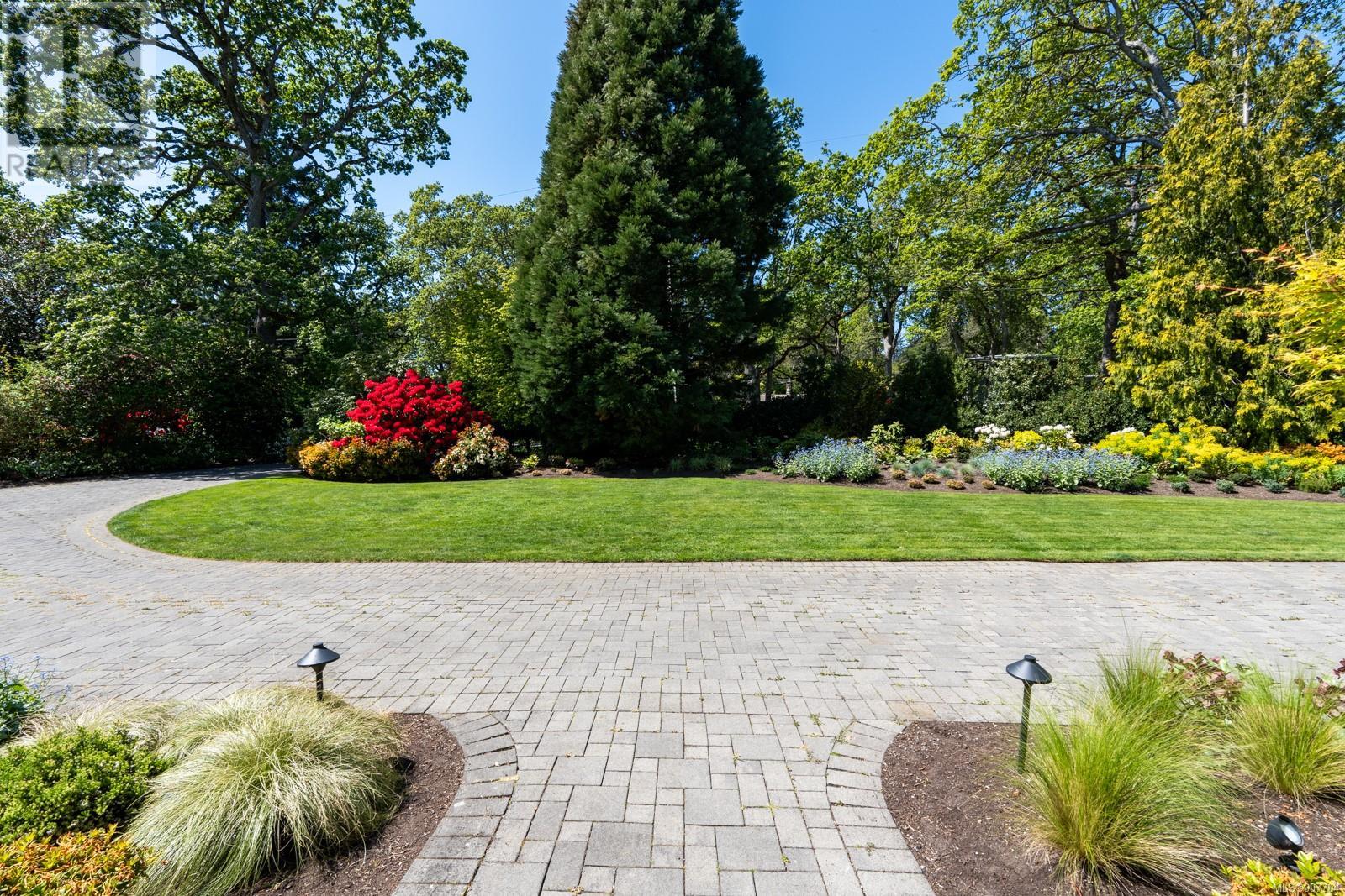 Photo 10 of 3525 Upper Terrace Rd, Oak Bay BC