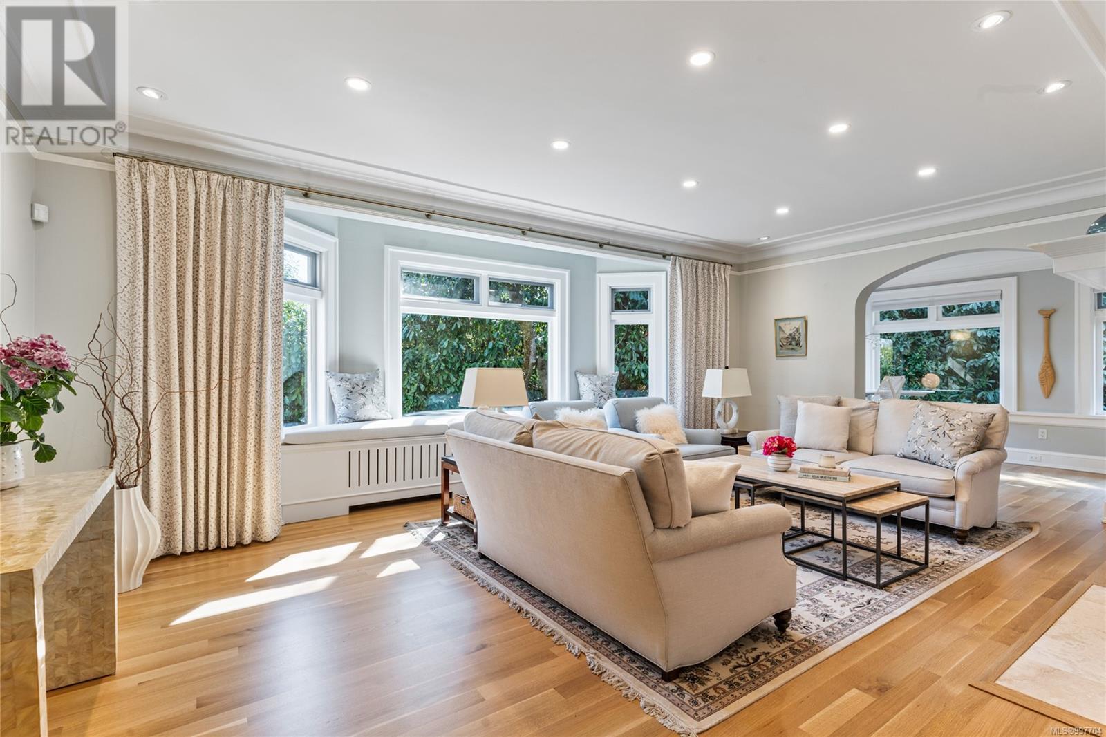 Photo 11 of 3525 Upper Terrace Rd, Oak Bay BC