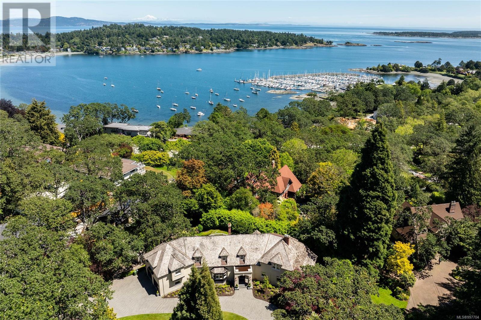 Photo 2 of 3525 Upper Terrace Rd, Oak Bay BC