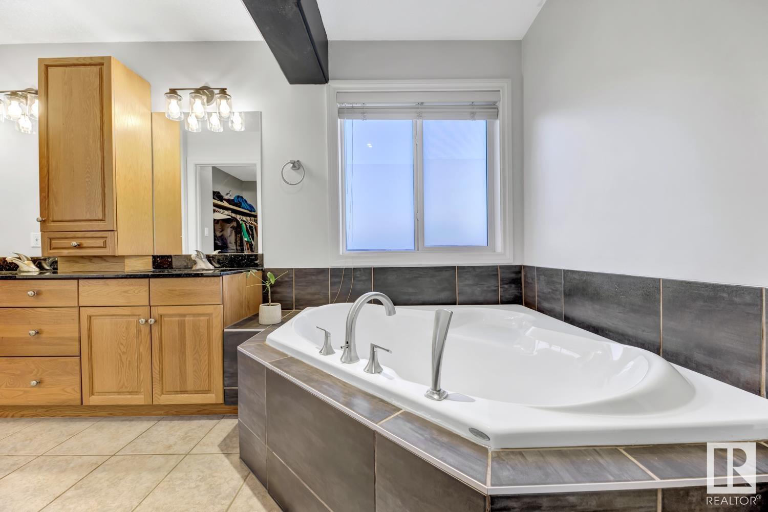 527 DICKENS LO NW, Edmonton