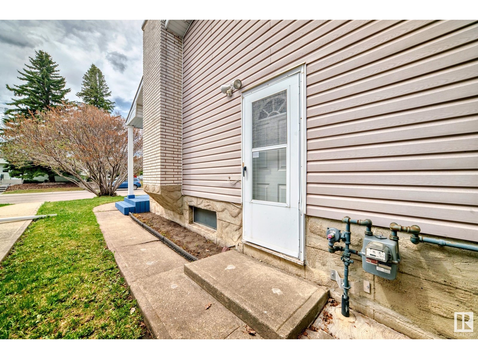16808 79A AV NW, Edmonton