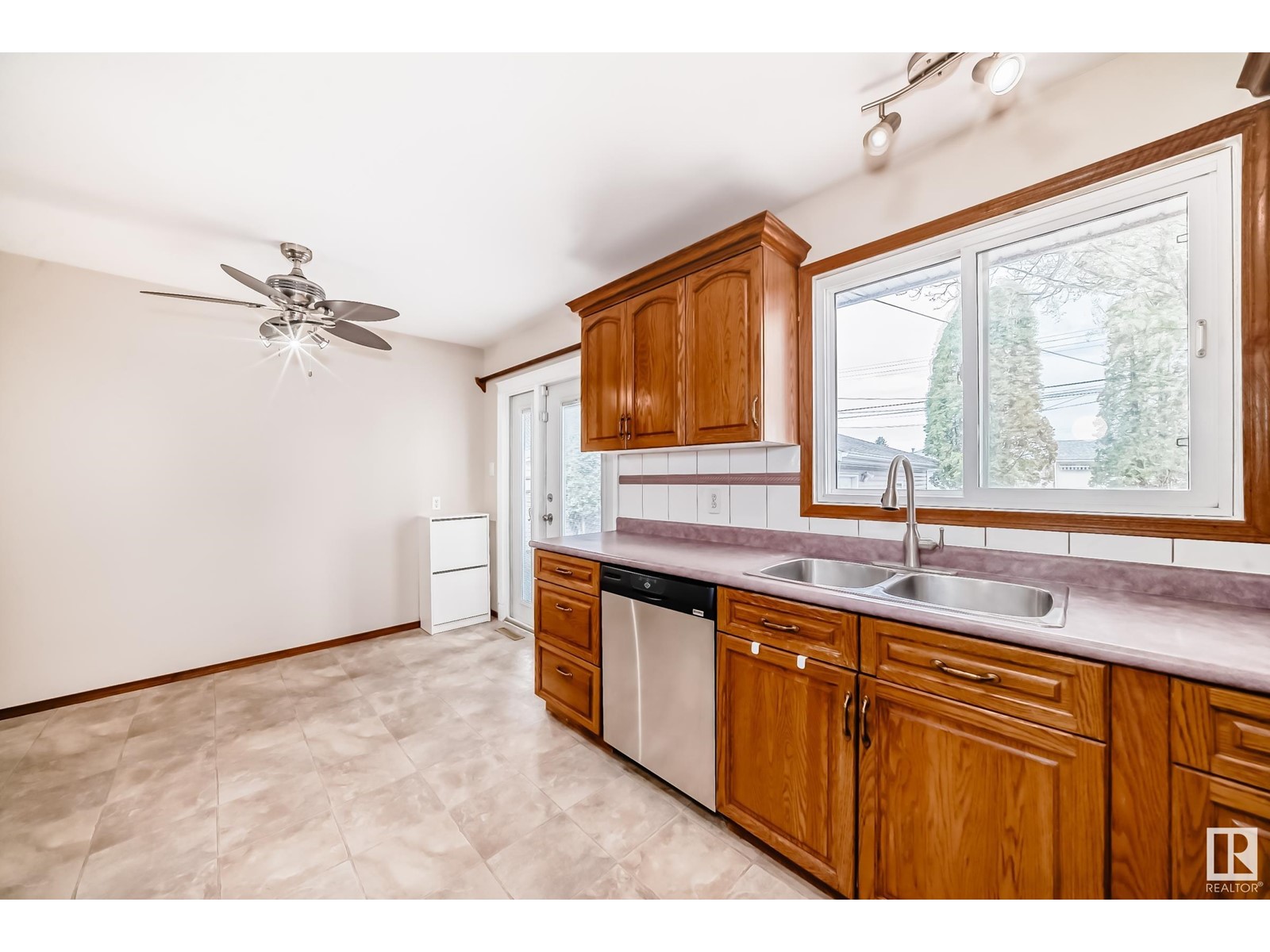 16808 79A AV NW, Edmonton