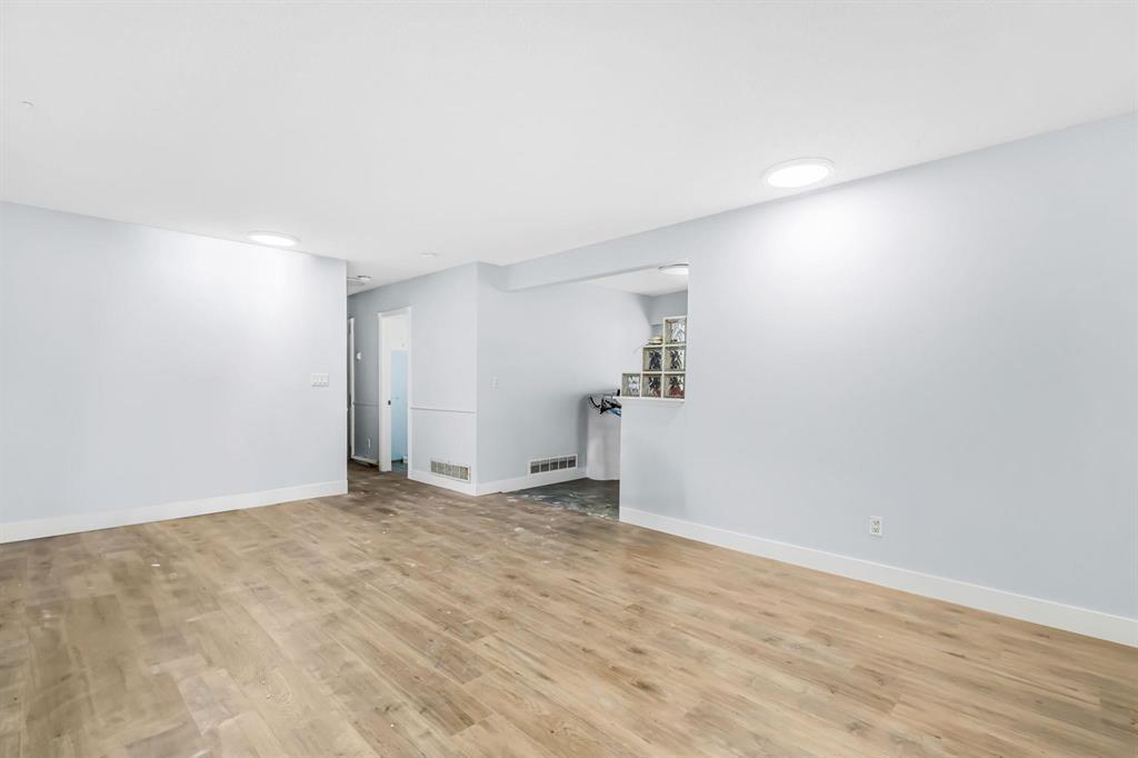 Photo 6 of 11377 77 Avenue, Delta BC
