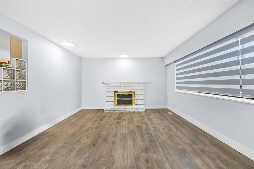 Photo 3 of 11377 77 Avenue, Delta BC