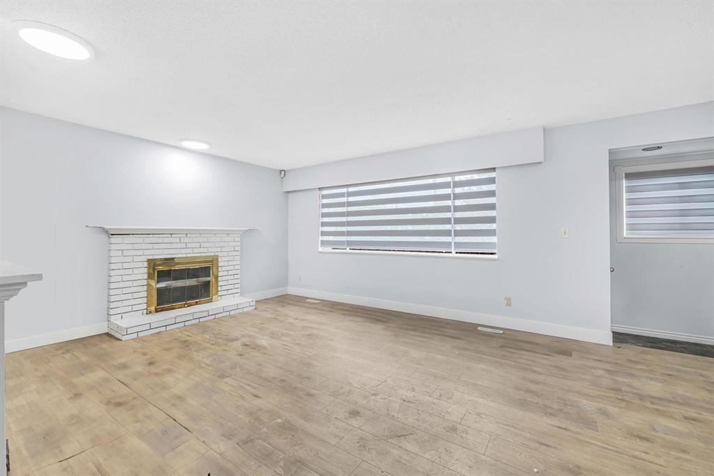 Photo 5 of 11377 77 Avenue, Delta BC