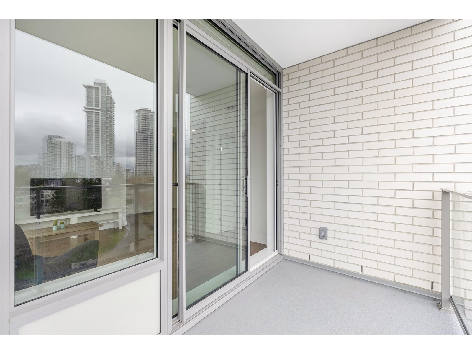 302 13359 OLD YALE ROAD, Surrey
