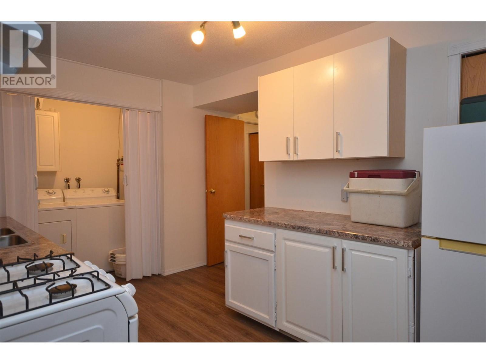  5504 South Vernon Place, Vernon