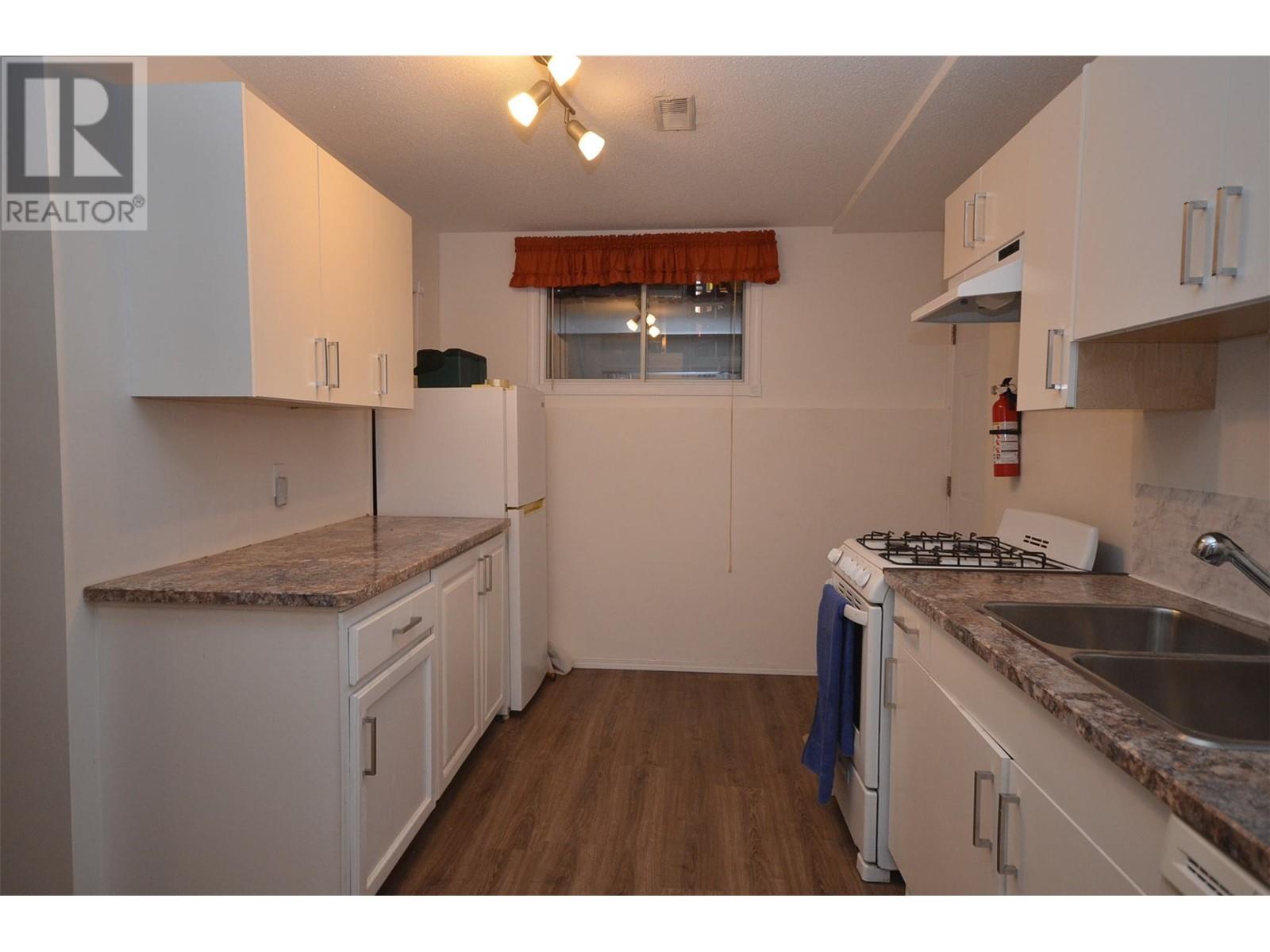  5504 South Vernon Place, Vernon