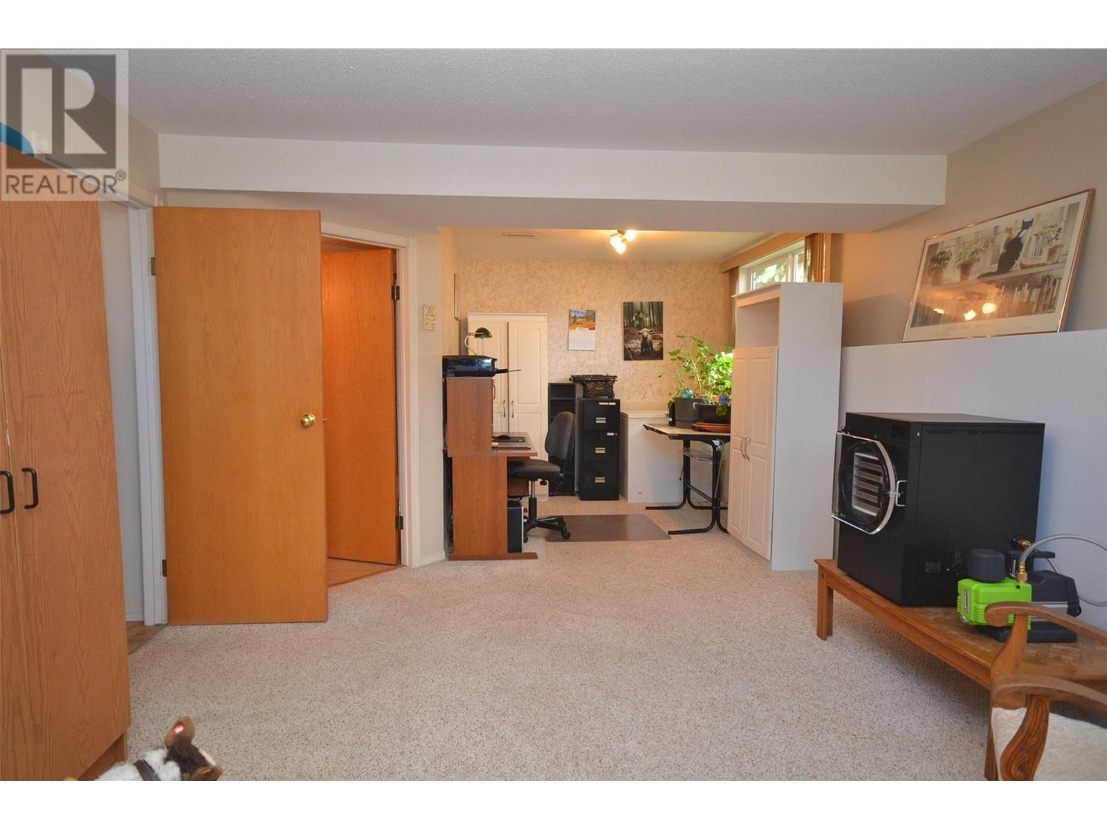  5504 South Vernon Place, Vernon